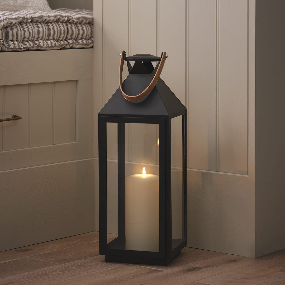 Grand Black LED Candle Lantern - product photo 4