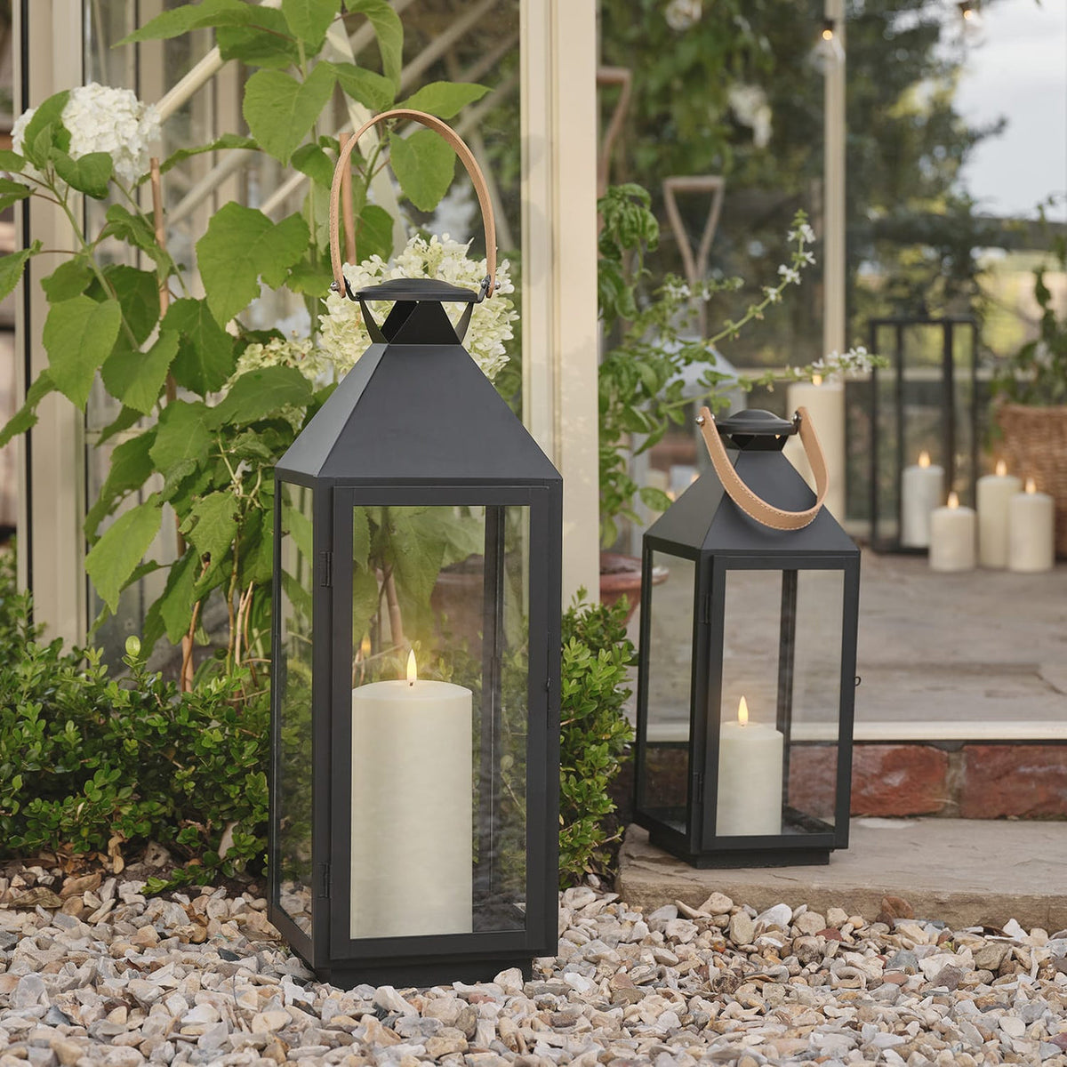 Grand Black LED Candle Lantern - product photo 2